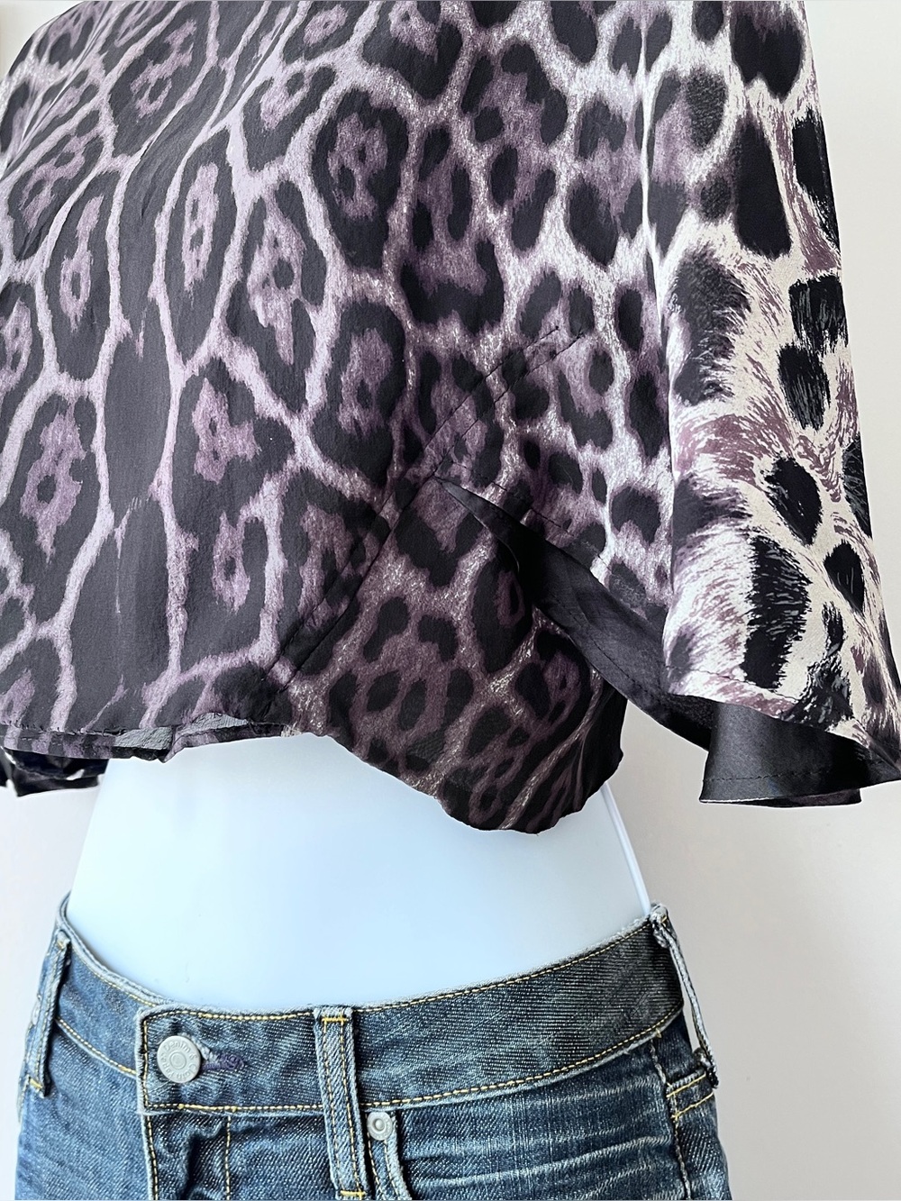 Y2K Yves Saint Laurent Leopard Print Silk Kimono Sleeve Open Back Crop Top Sz S - Picture 5 of 9